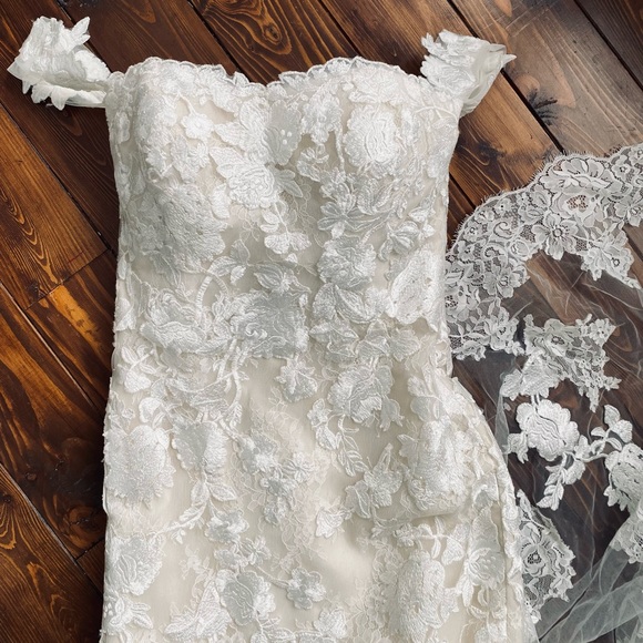 Dresses & Skirts - Brand-New Wedding Dress (Size 8)